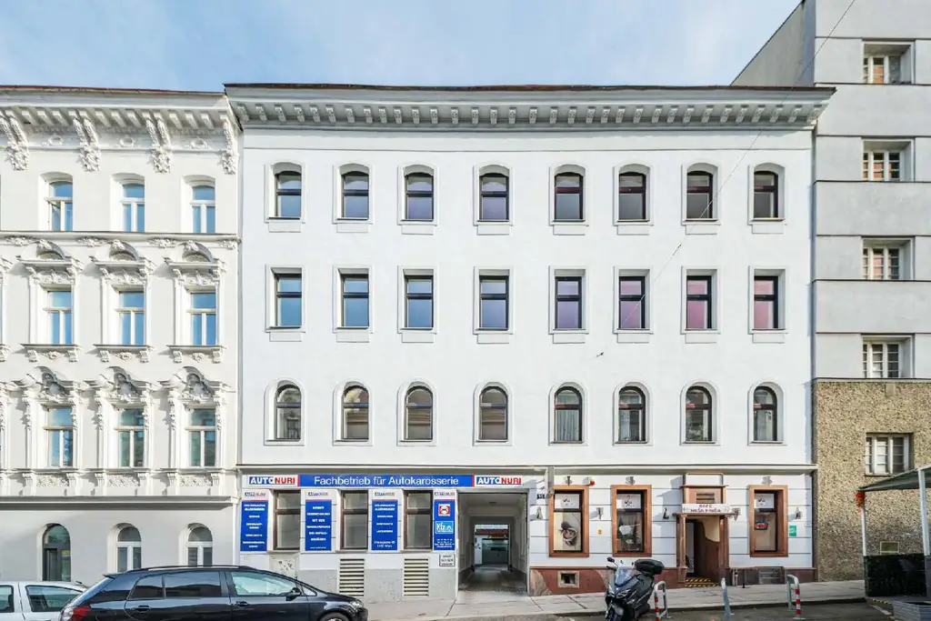 Charmante Altbauwohnung mit zwei Zimmern in sanierungsbedürftigem Zustand-in lebendiger Umgebung