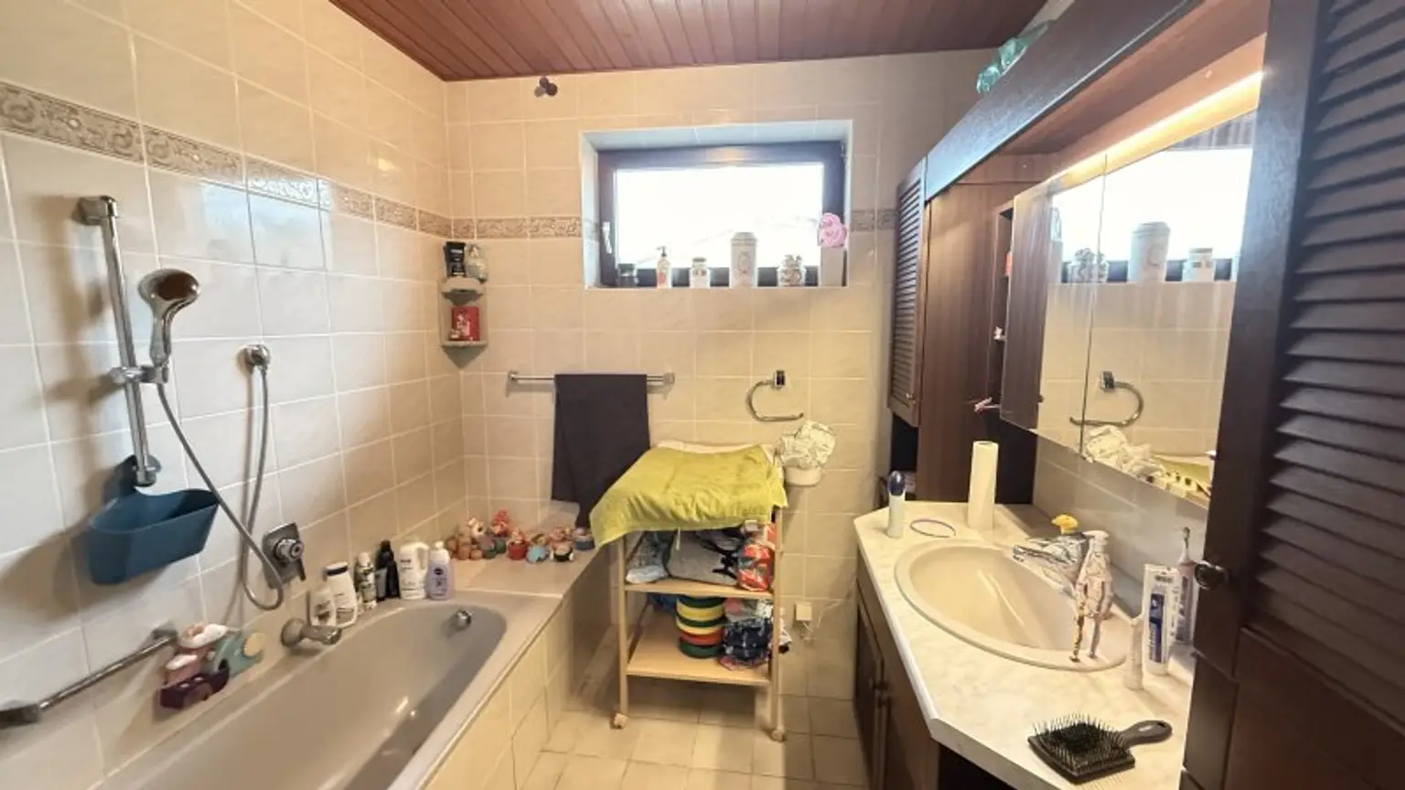 Einfamilienhaus mit Sauna uvm. auf Pachtgrundstück (verlängerbar) in Steinbrunn mit Zugang zum Badeteich!