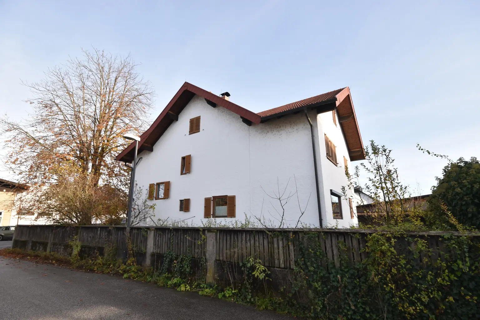 "BERGHEIM - Großes renovierungsbedürftiges 2-3 Familienhaus mit Lager und Doppelgarage"