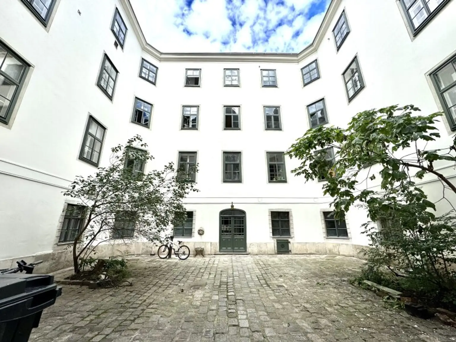 NEU! Geräumige 2,5-Zimmerwohnung im Beethovenhaus zu vermieten!