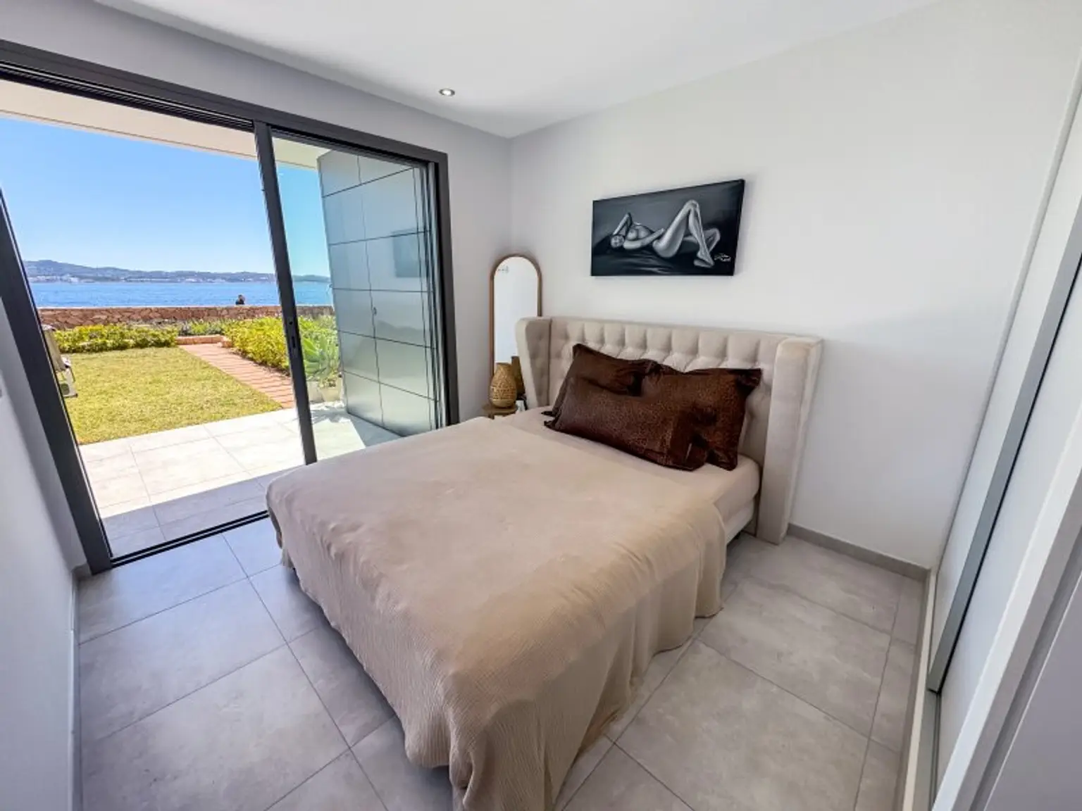 Luxus-Apartment direkt am Strand auf Ibiza