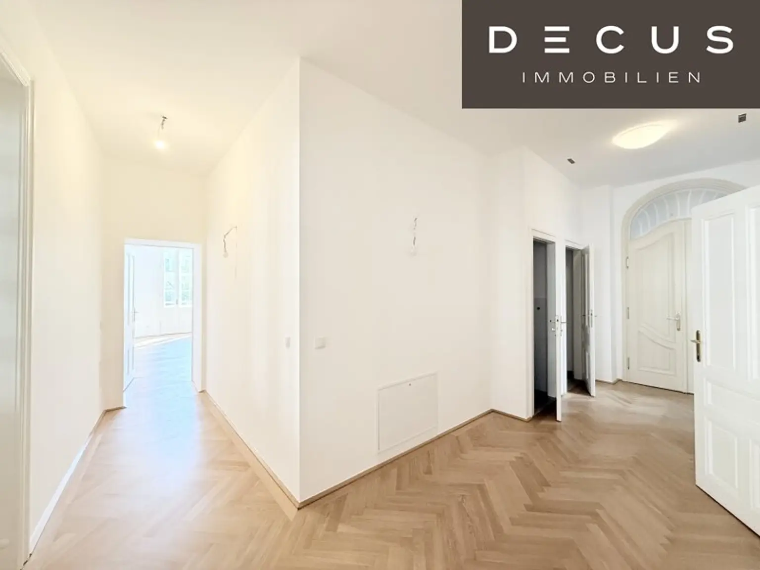 | AB SOFORT | ERSTBEZUG NACH SANIERUNG | SCHÖNER ALTBAU | NAHE ROCHUSMARKT | KEINE WGS | BESICHTIGUNGEN MÖGLICH