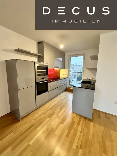 SONNENUNTERGANG UND URLAUBSGEFÜHL MITTEN IN DER STADT