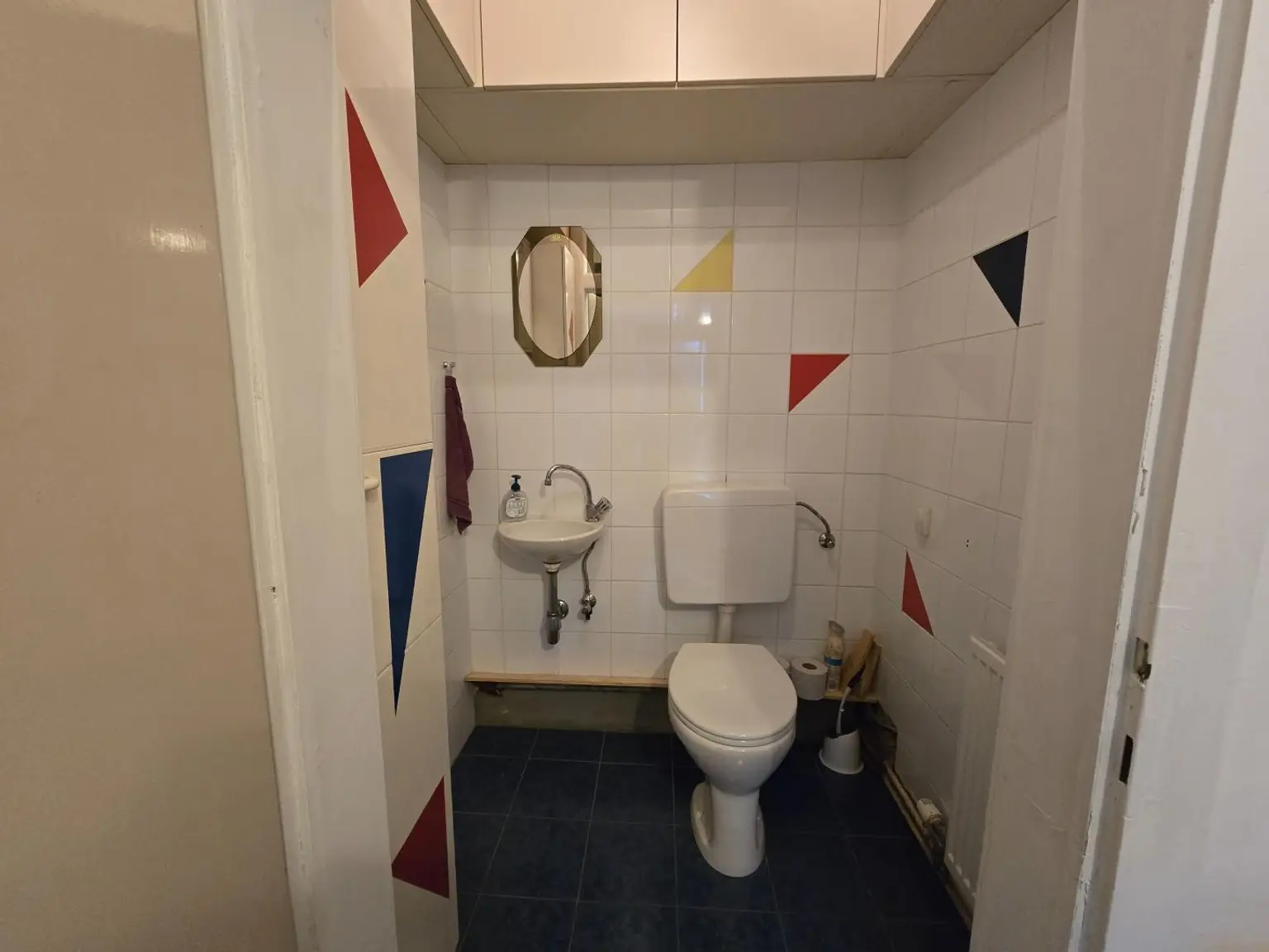 Haus mit zwei Wohneinheiten und Gartenidylle