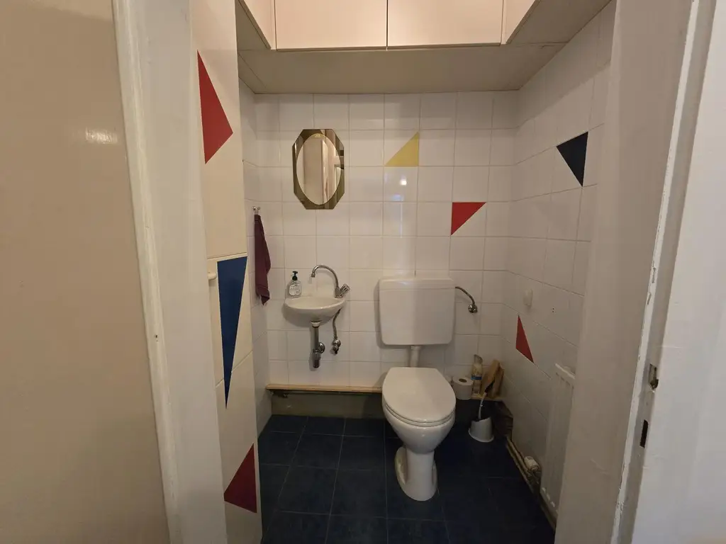 Haus mit zwei Wohneinheiten und Gartenidylle