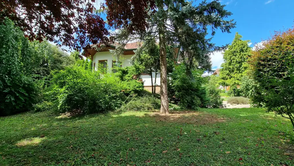Gepflegter Bungalow mit großem Grundstück in Linsberg