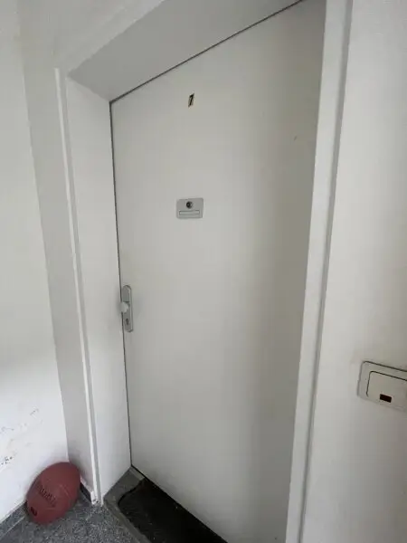 Große 1-Zimmer-Wohnung mit 58 m2, 1. Stock mit Lift! Zentrale Lage!