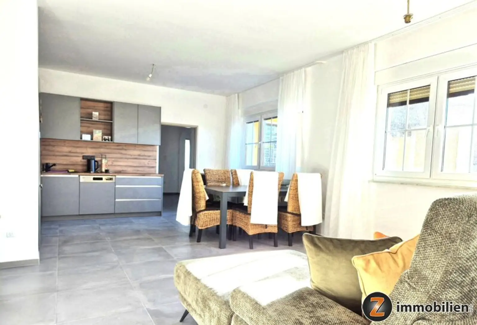 Wohn-Esszimmer mit Küche im OG Top 2