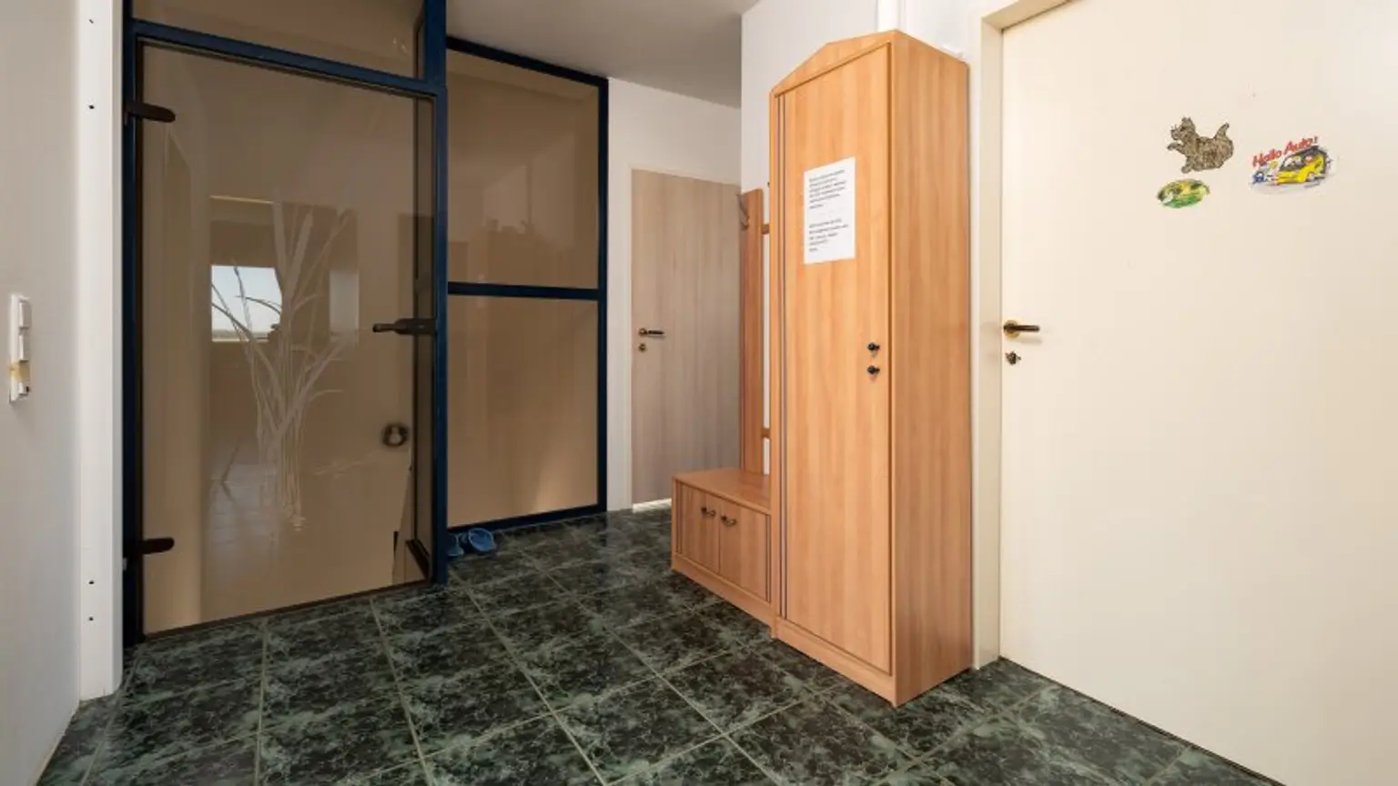 Kapitalanlage mit Potential – 2 Häuser auf Eckgrundstück mit rund 938 m² Grundstücksfläche!