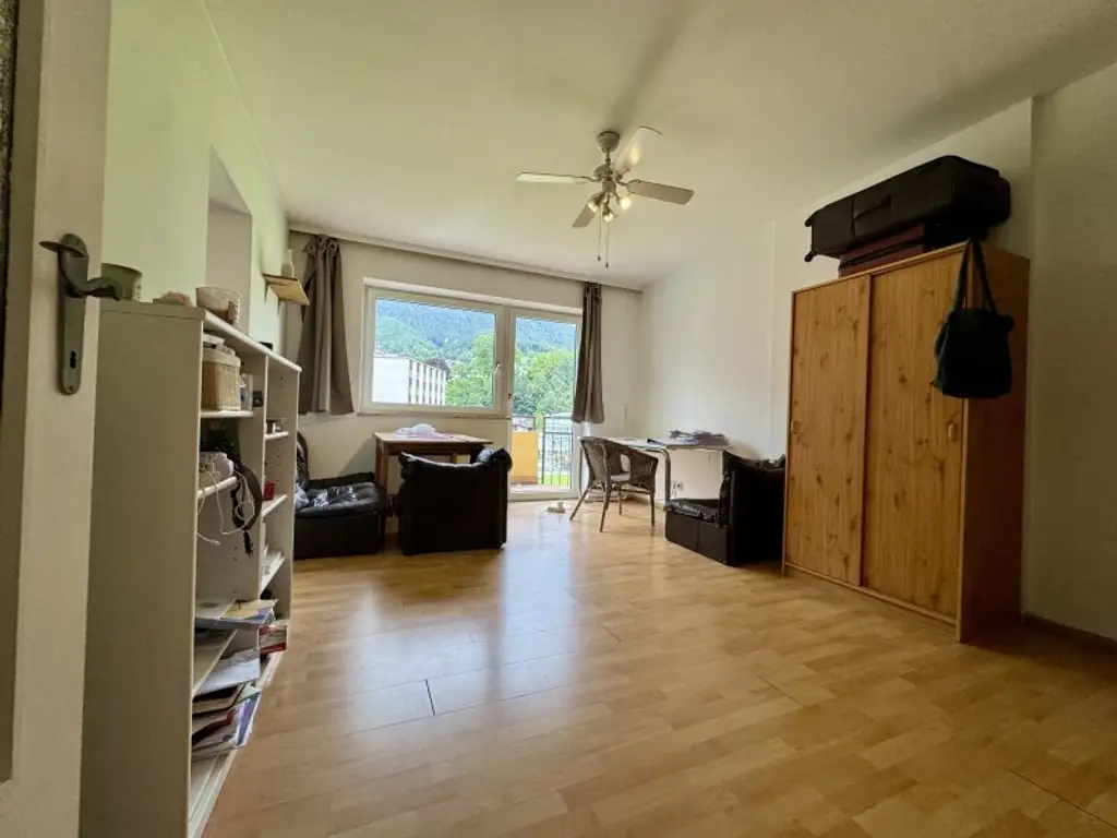 Hübsche Starterwohnung mit Balkon und Autoabstellplatz in perfekter Lage!