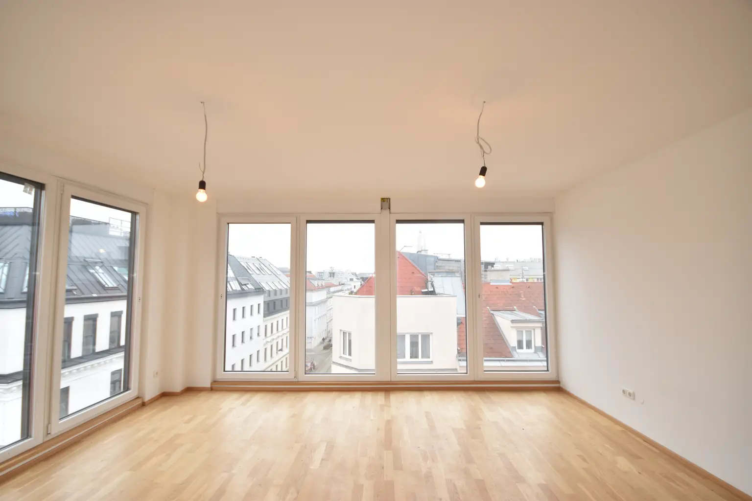 "17. BEZIRK - Wohnen über den Dächern von Wien – Helle Maisonette mit großer Dachterrasse"