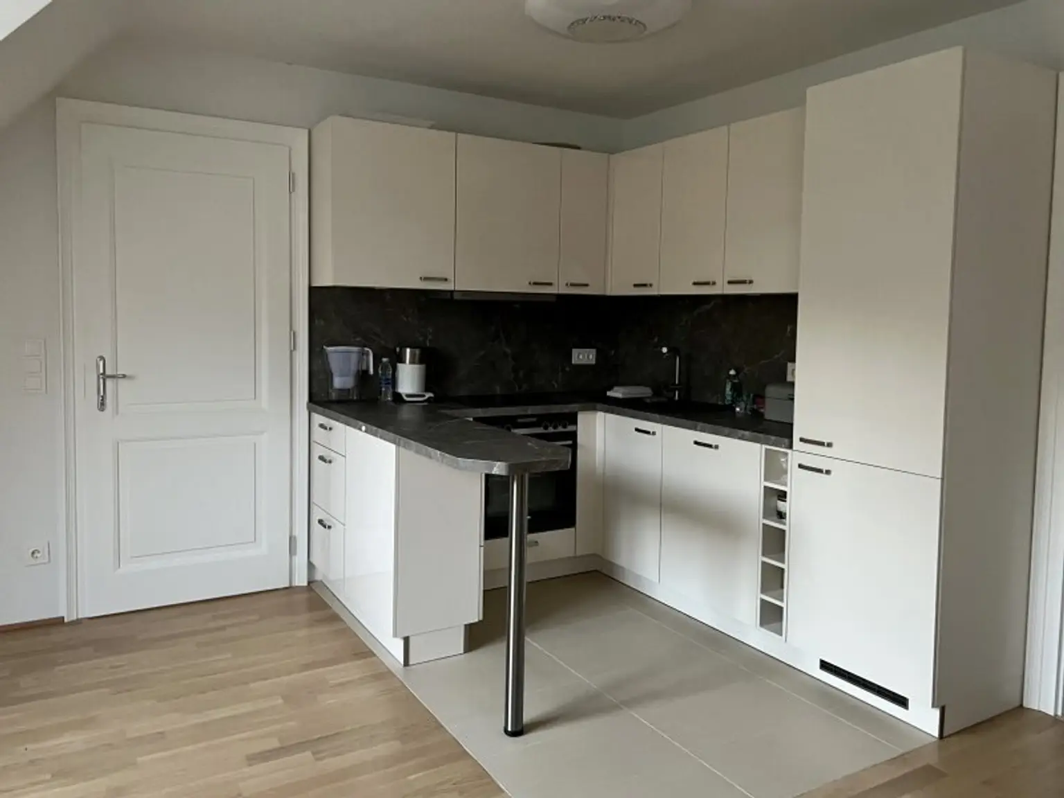 1. Dezember 2025:  2 Schlafzimmer, großzügige TOP Wohnküche, Klimaanlage, Fußbodenheizung | December 1st, 2025 2-bedroom unit featuring a spacious premium open-plan kitchen/lounge, A/C, and underfloor heating