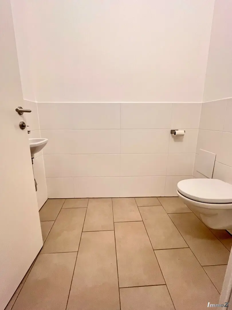extra WC mit Waschbecken