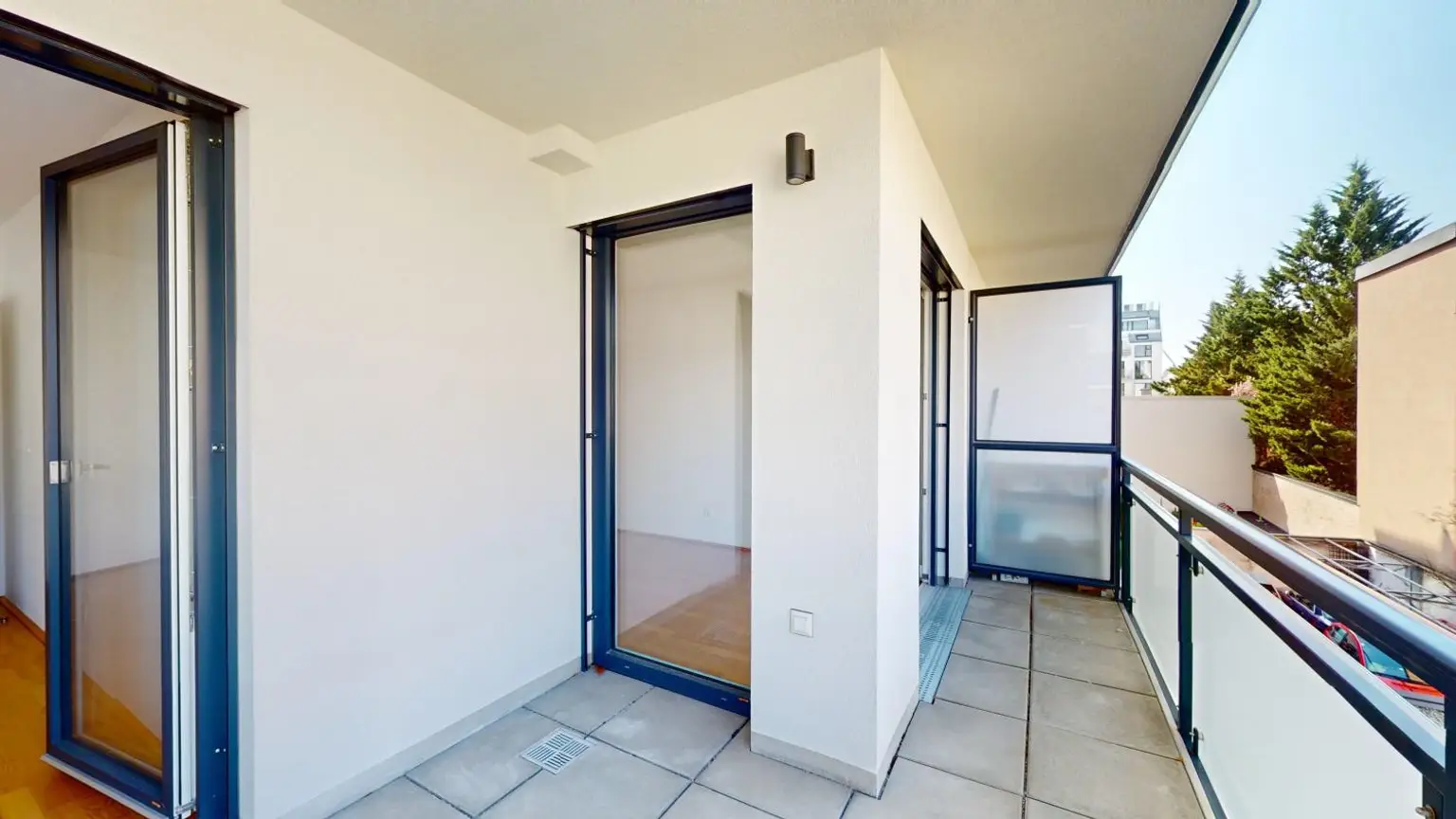 Schlafzimmer BalkonI