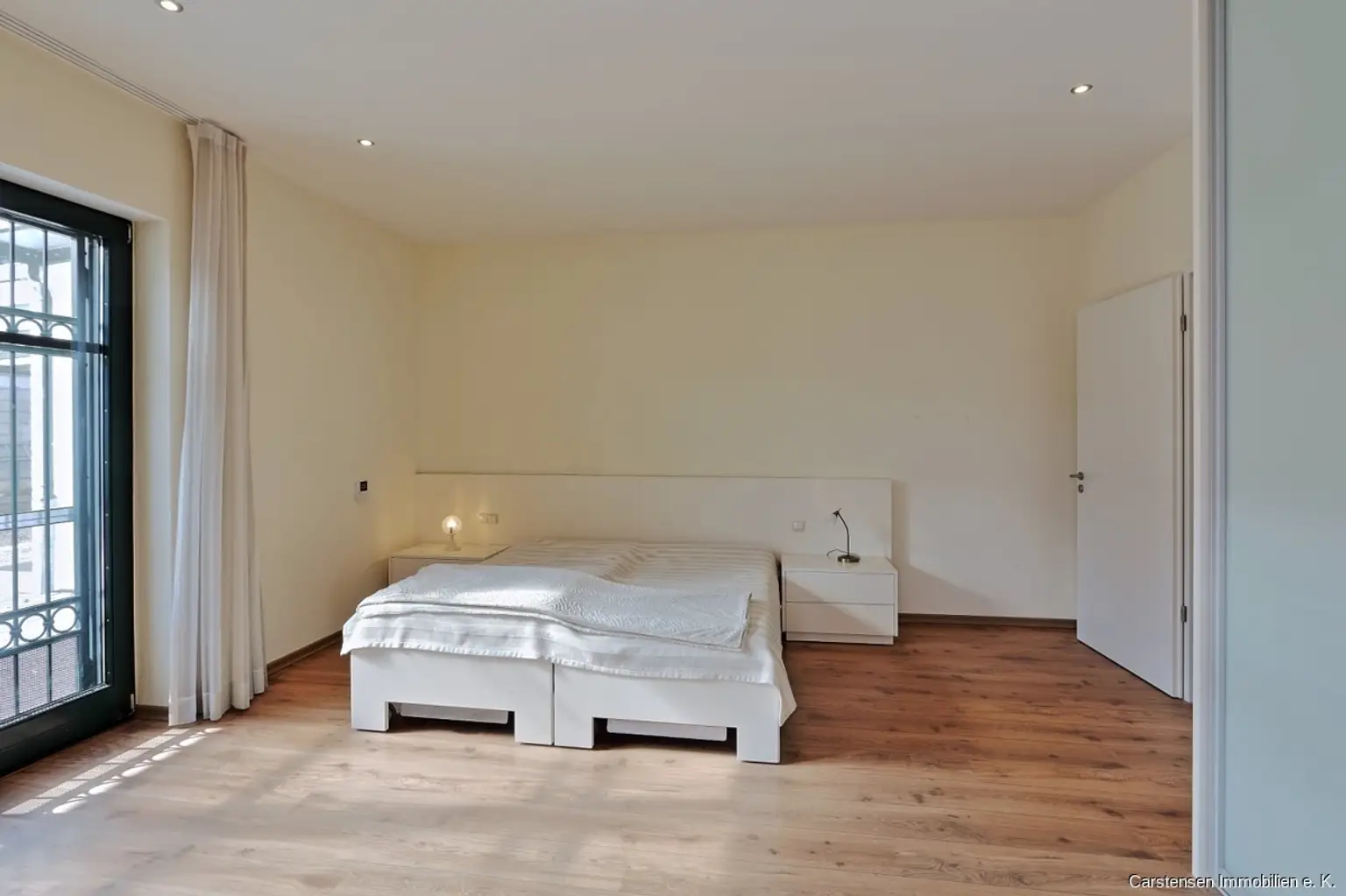 Schlafzimmer Bild 1