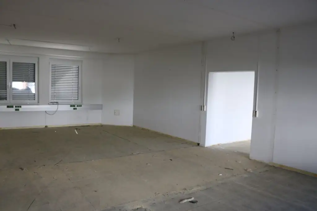 Immobilienpaket: Ausbaubare Erdgeschossfläche (6 WH) und weitere 3 WH in Wohnanlage in Wattens
