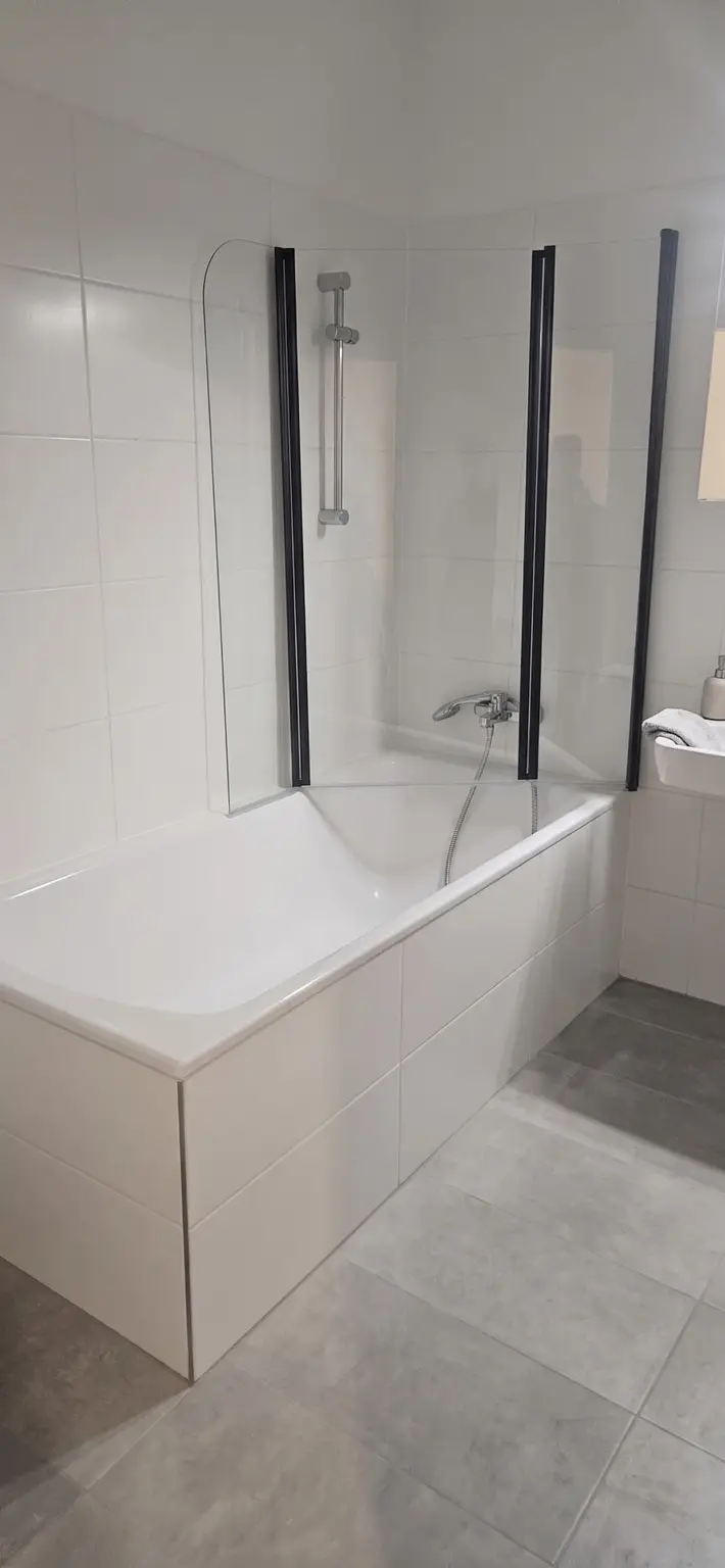 Badezimmer mit Badewanne ( mit KI Unterstützung)