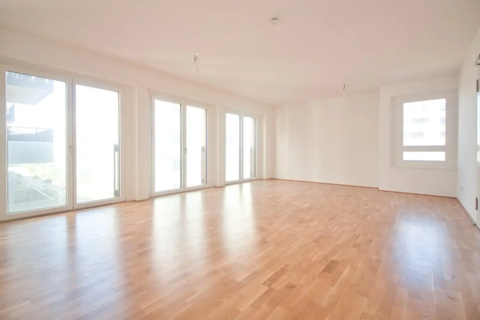 Arbeiten & Wohnen vereint – moderne 2-Zimmer-Wohnung mit Balkon & angrenzendem Büro mit separatem Zugang
