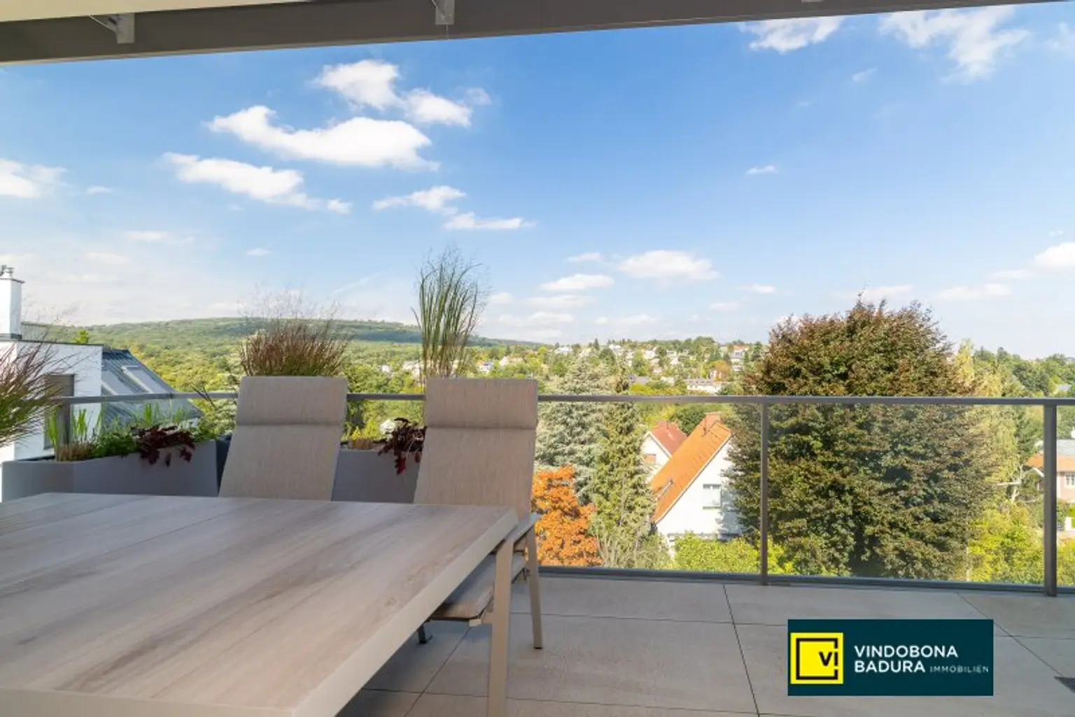 Wohnjuwel in Hietzing: Großzügige 5-Zimmer Wohnung mit Balkonterrassen, Fernblick & Garagenplatz