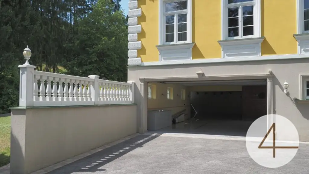 Starkes Statement 857m2 Nutzfläche – Architektenhaus mit Garage Büro Terrassen bei Krems