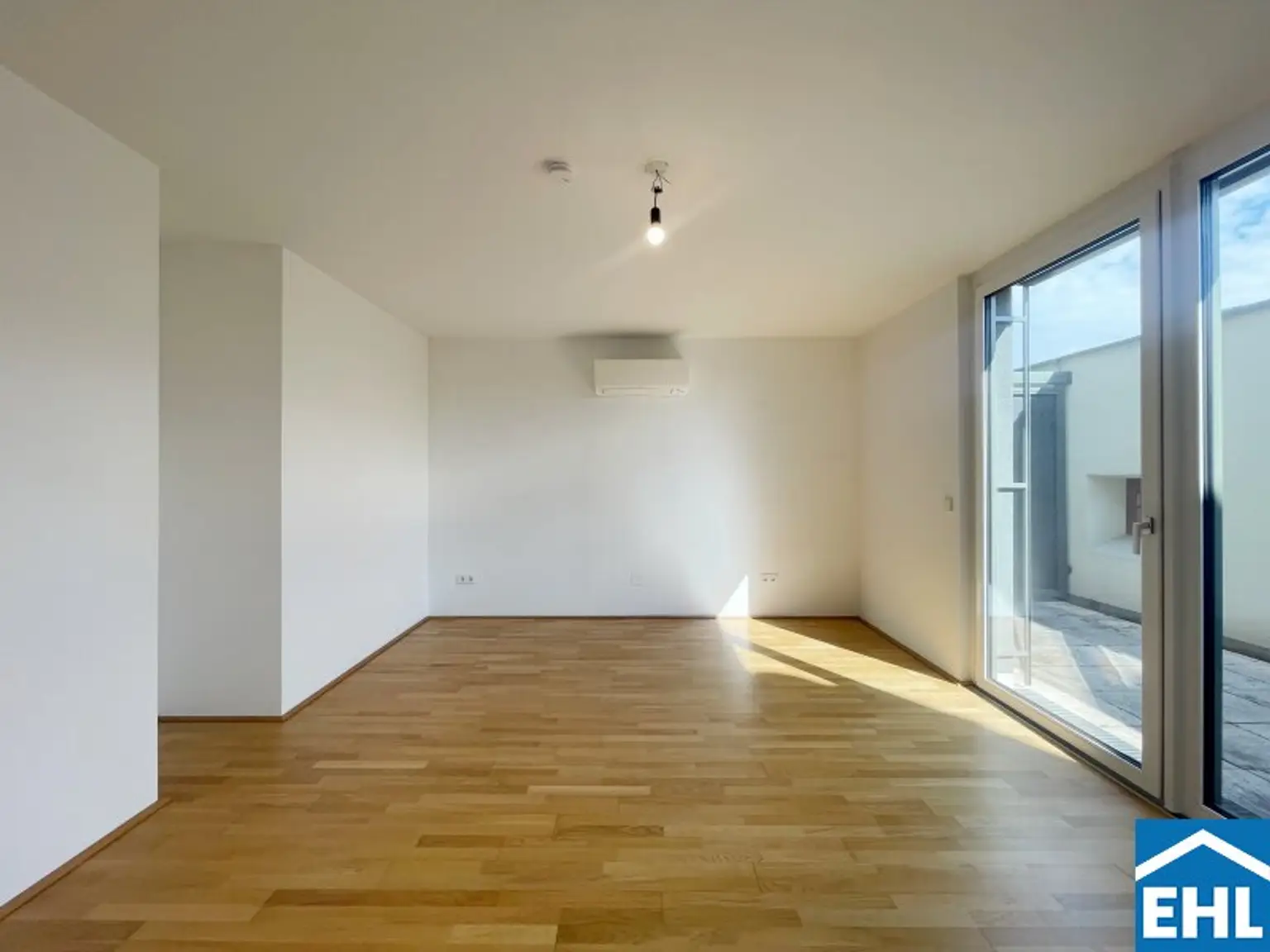 Dachgeschoß-Maisonette mit mehreren Freiflächen im Arsenal