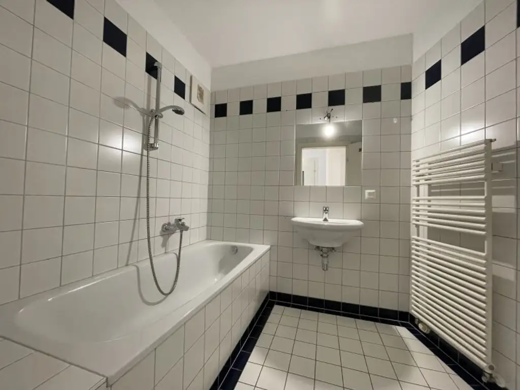 3 Zimmer Wohnung mit Gemeinschaftsdachterrasse direkt beim Karlsplatz!