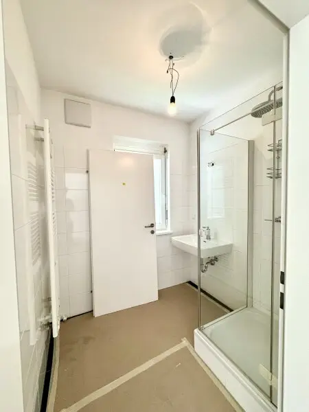 NEU! Lichdurchflutete Maissonette Dachgeschosswohnung mit Dachterrasse im Servitenviertel zu vermieten! Mit Blick auf Stephansdom und Kahlenberg!