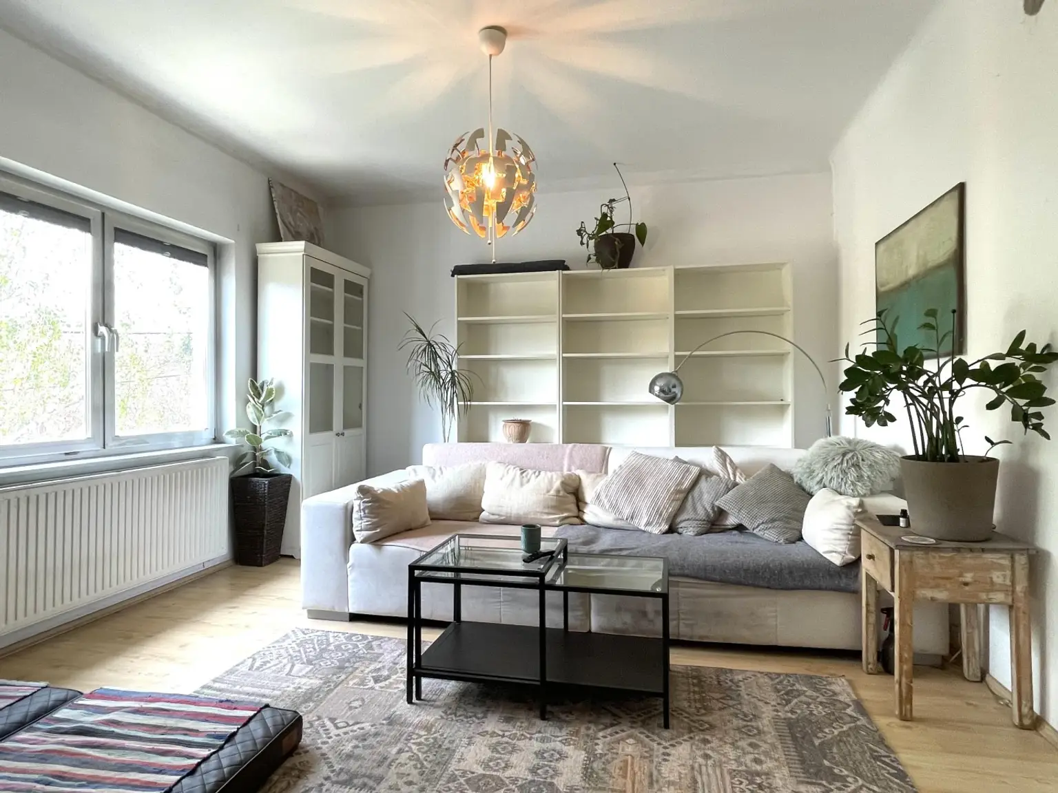 8 WOHNZIMMER OG HAUS 1