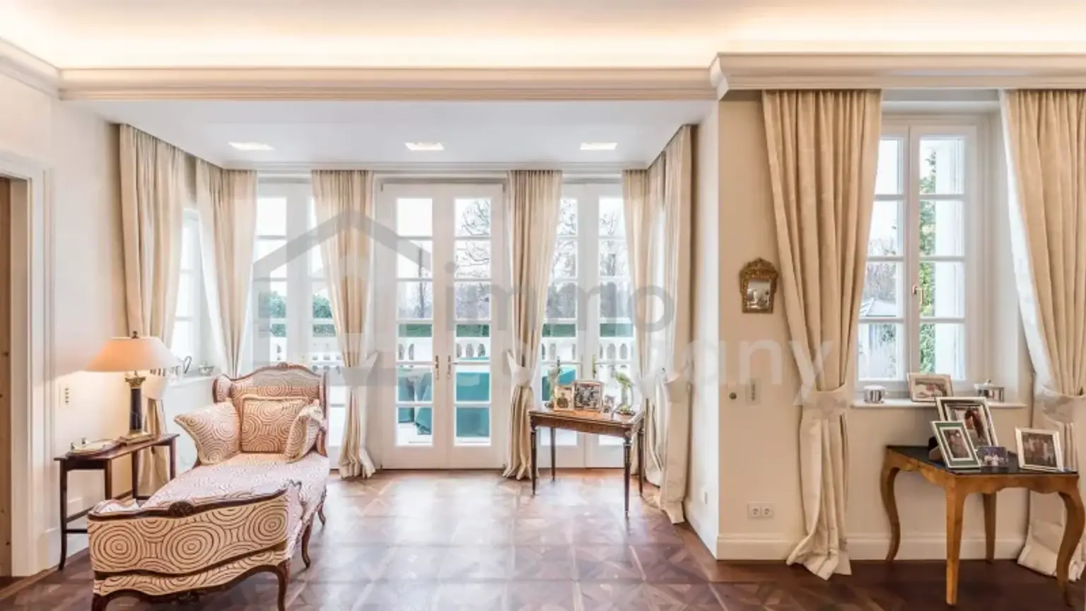 diese Villa-  ein perfektes Refugium für Menschen, mit höchstem Wohnanspruch, in privater Umgebung.