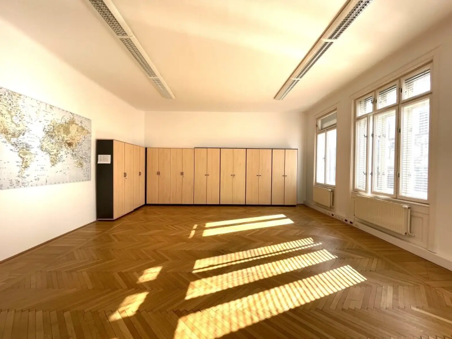Repräsentative  Bürofläche/Praxis im Stilaltbau direkt beim Karlsplatz/Karlskirche  zu vermieten!