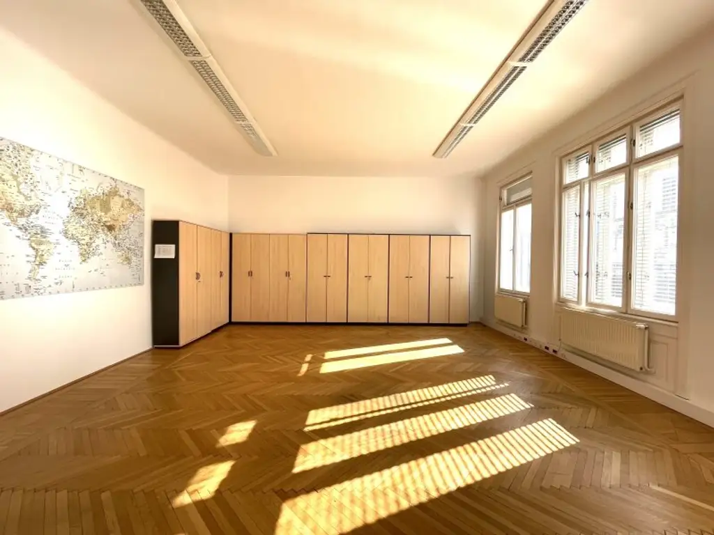 Repräsentative  Bürofläche/Praxis im Stilaltbau direkt beim Karlsplatz/Karlskirche  zu vermieten!