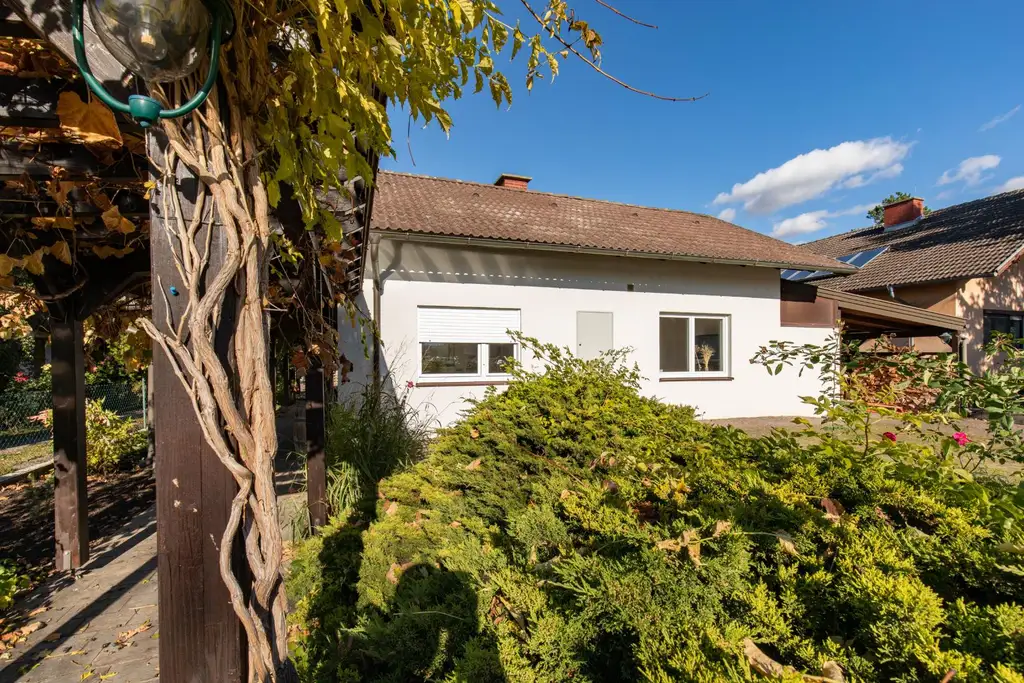 Vollunterkellertes Mehrfamilienhaus - 2 getrennte Wohneinheiten, großes Grundstück