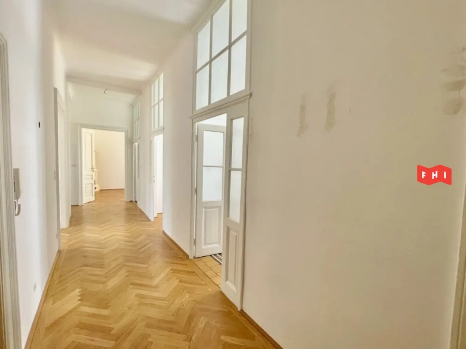 Unbefristete 140m² Stilaltbaumiete mit verglaster Wintergartenveranda, Gartenblick u. historischen Kachelöfen