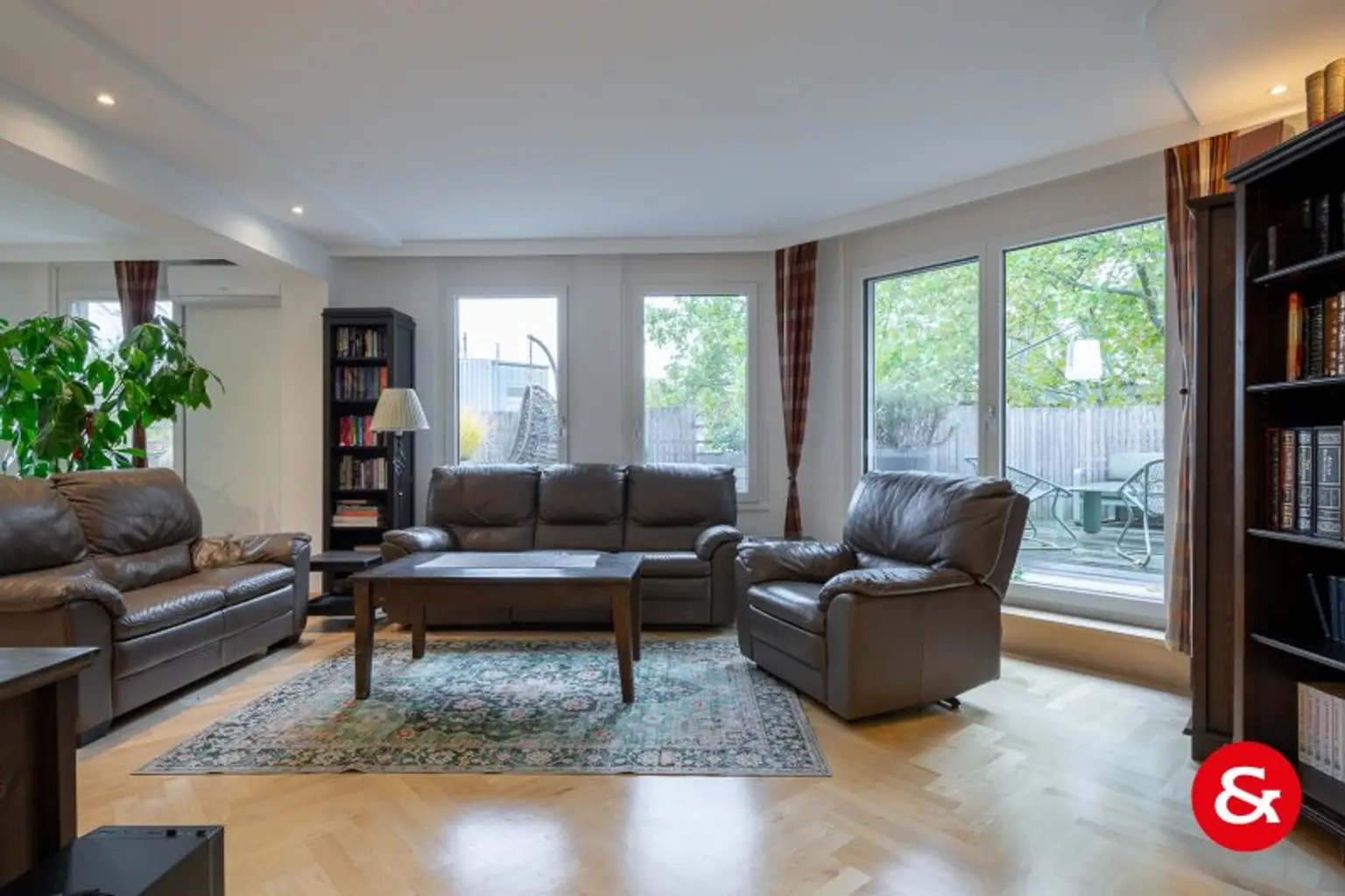 Sonnige 6-Zimmer-Terrassenwohnung mit 2 Garagenplätzen! | auch auf 2 Wohnungen teilbar!