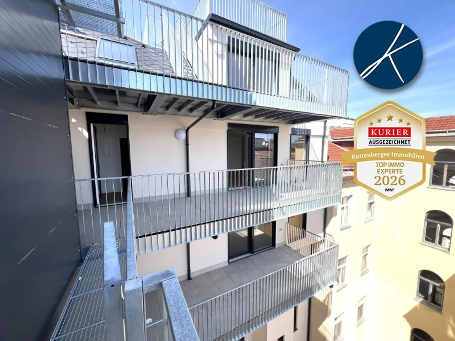 Drei Balkone im Innenhof