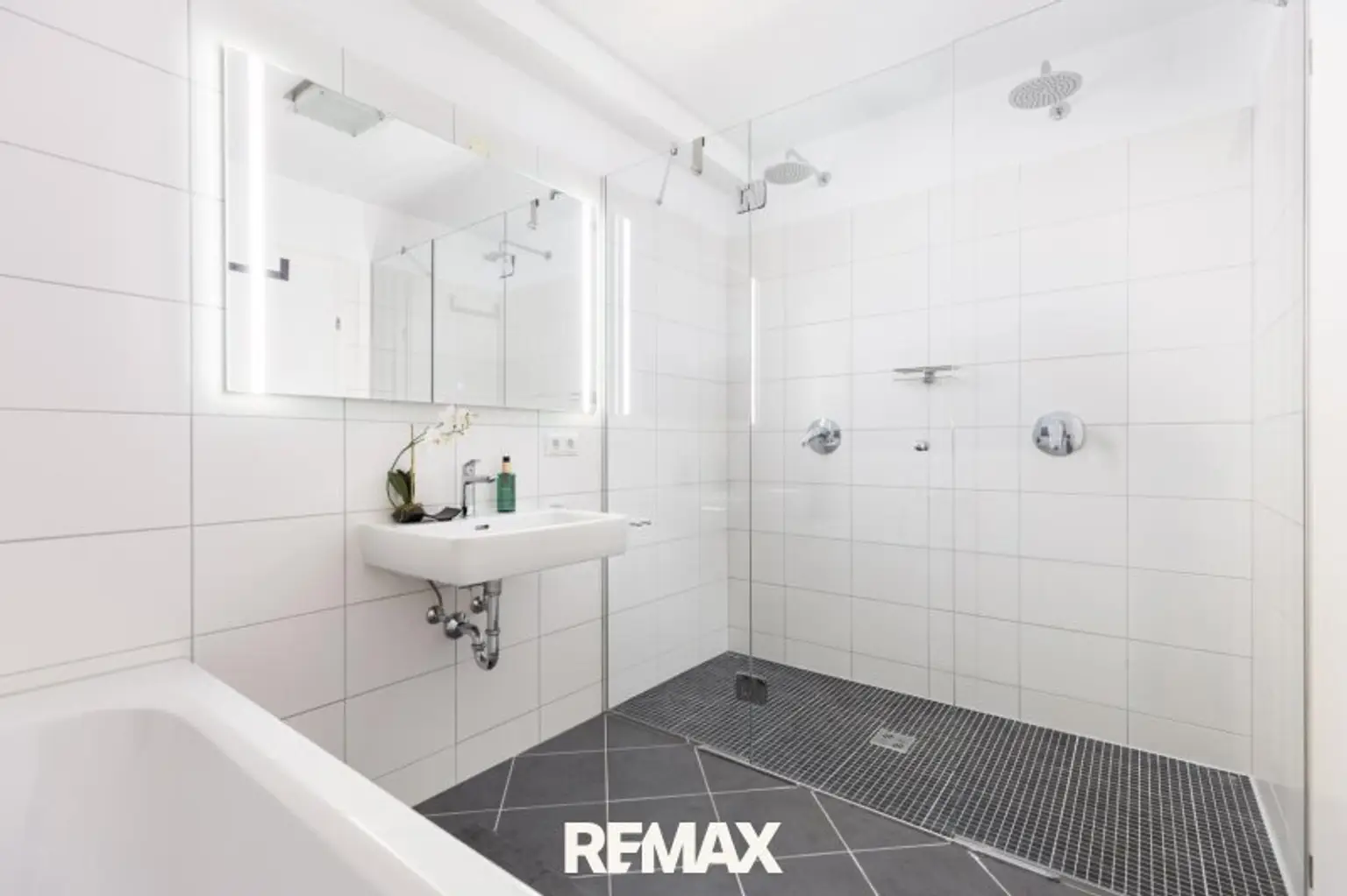 Badezimmer mit Badewanne