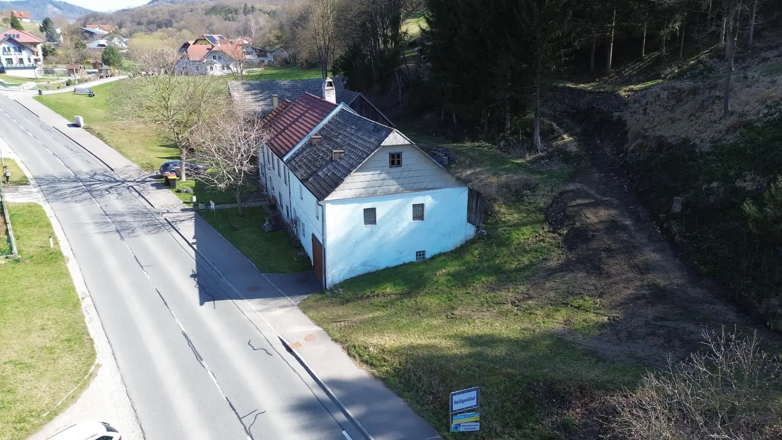 Wohnhaus am Waldrand