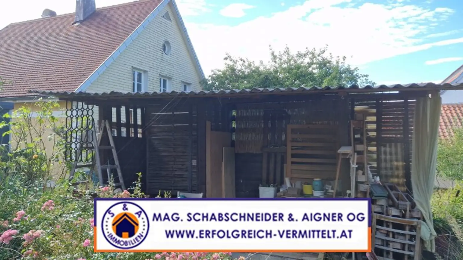 Kleines Stadthaus zum Renovieren mit ruhigem Garten mitten im Zentrum!