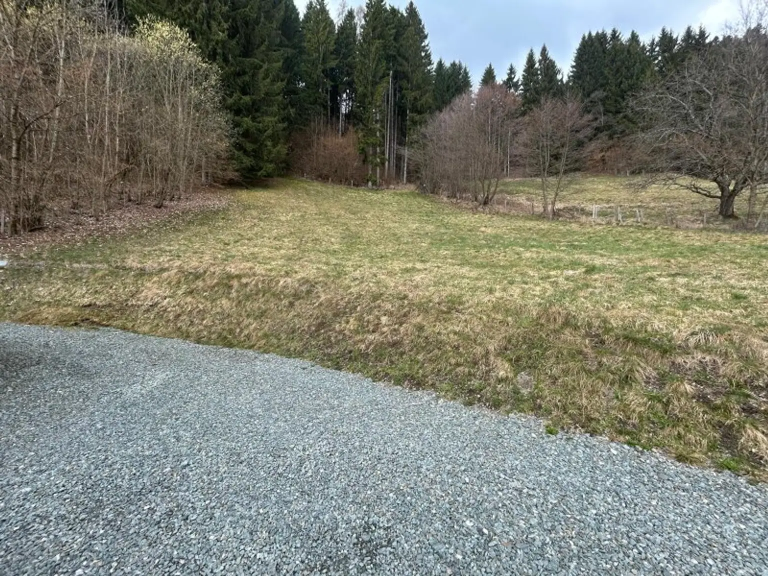 2776 m² Grund + Charmantes Einfamilienhaus im Sonnigen  Himmelberg mit Garten, + Garage & Werkstatt für 199.000 €