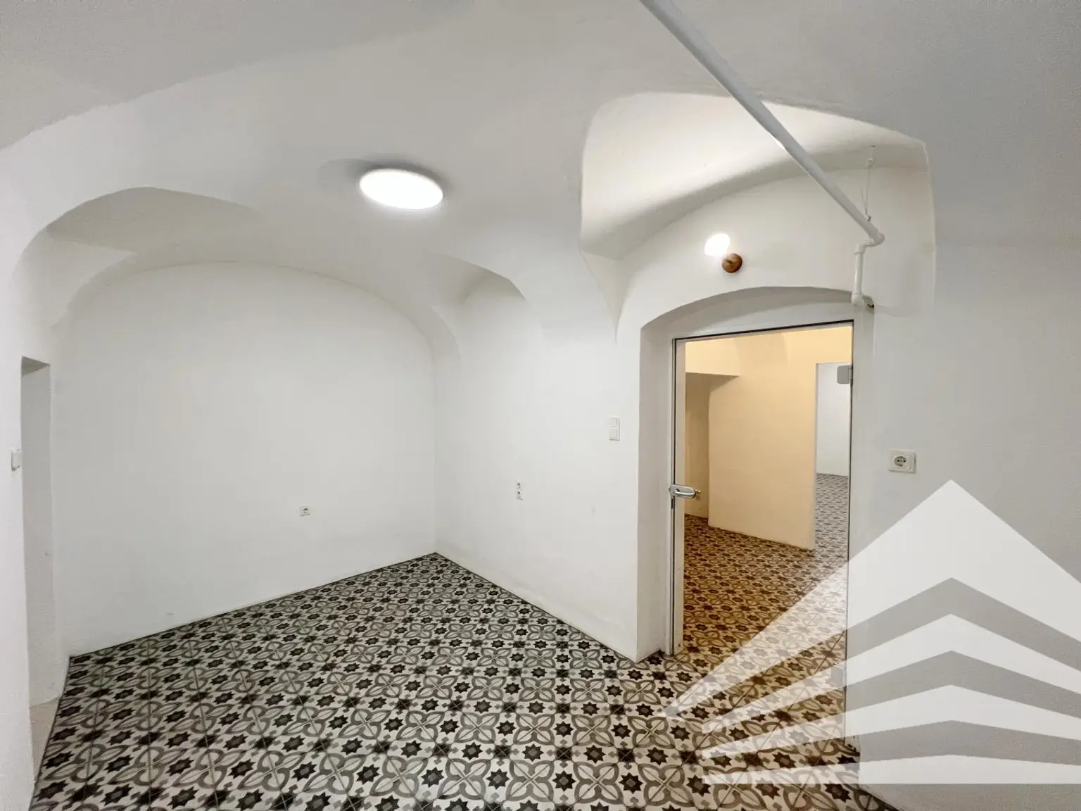 Schönes Gewölbe-Atelier in der Klammstrasse - sofort verfügbar!