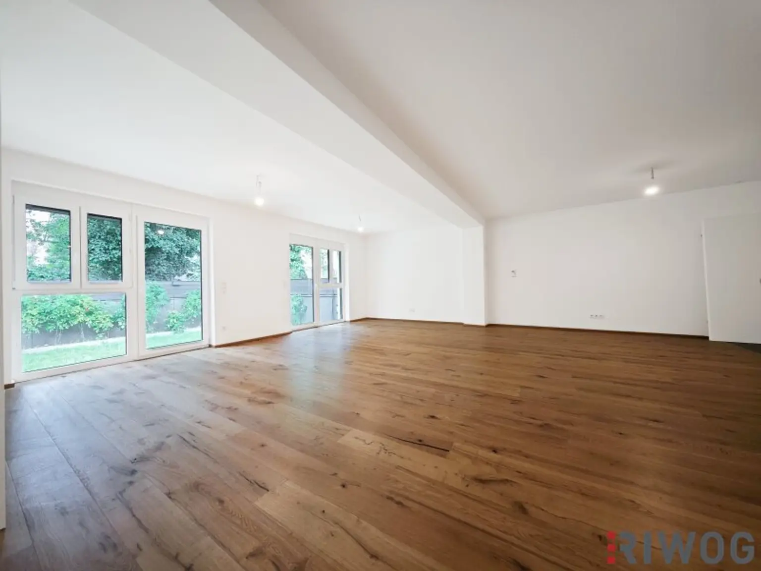 ERSTBEZUG | Townhouse mit Eigengarten in ruhiger Innenhoflage | auch Wohn-Büro Kombination möglich