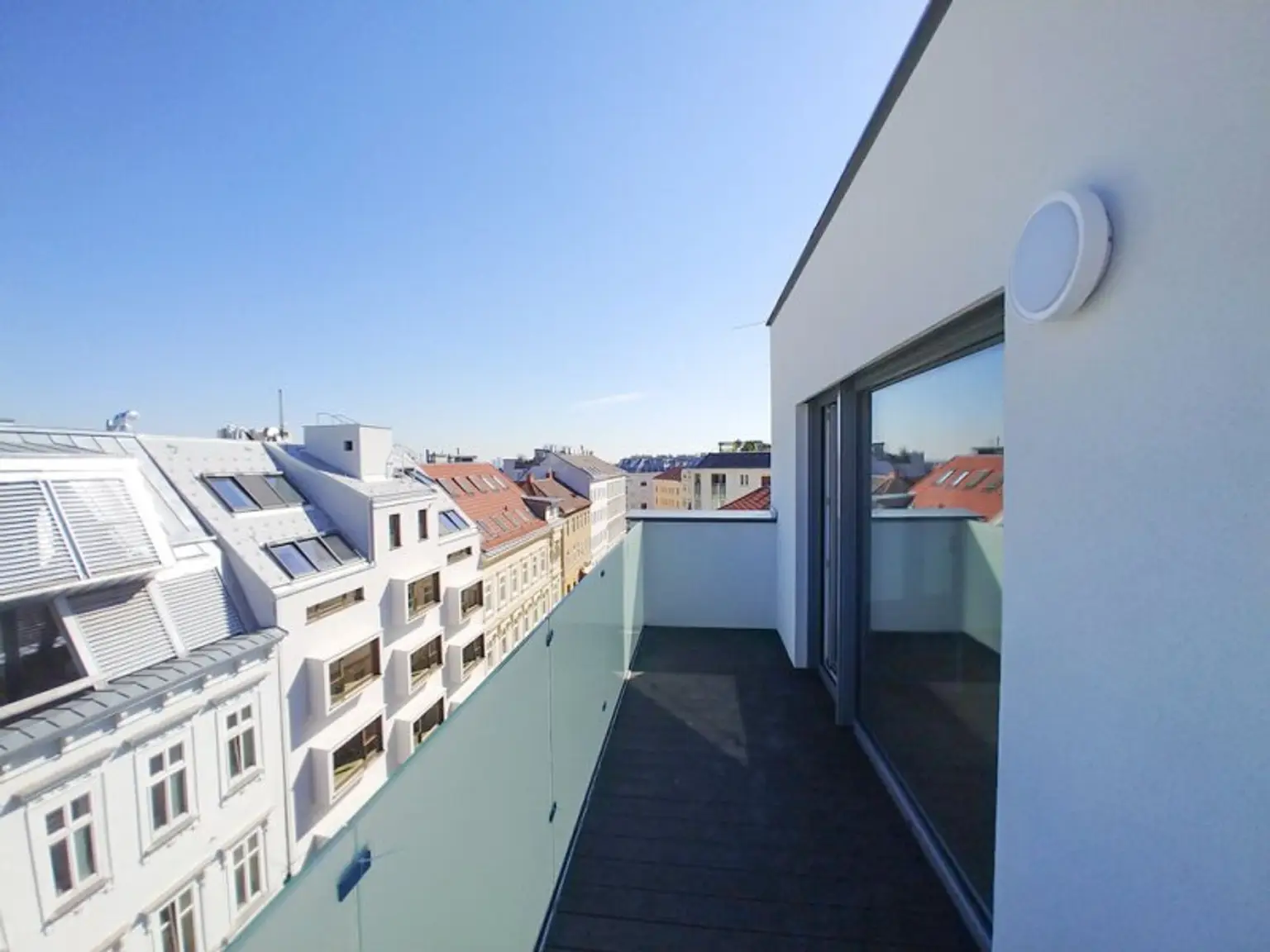 Hochwertige DG-Wohnung mit 3 Terrassen in der Staudgasse