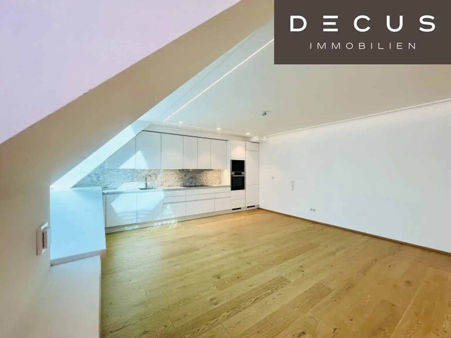 RESIDIEREN AM STADTPARK | ELEGANTE DACHGESCHOSSWOHNUNG | RUHIGE HOFSEITIGE 12 m2 TERRASSE | 4 ZIMMER | 2 BÄDER