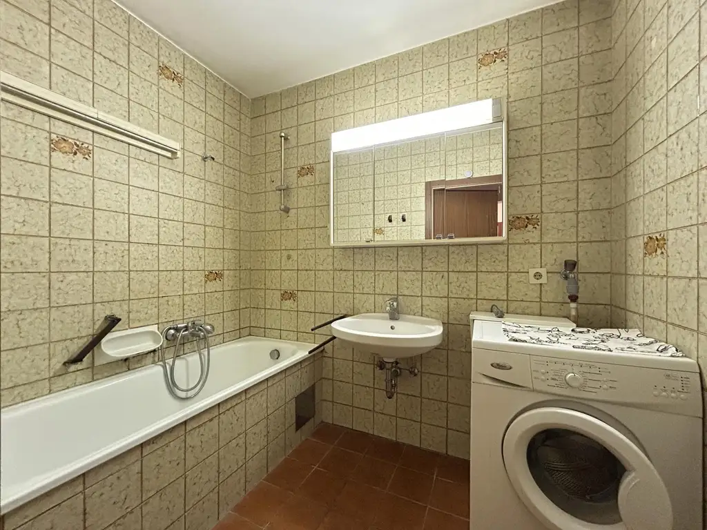 Sonnige 2-Zimmer Loggienwohnung - Modernisierungsbedarf gegeben!
