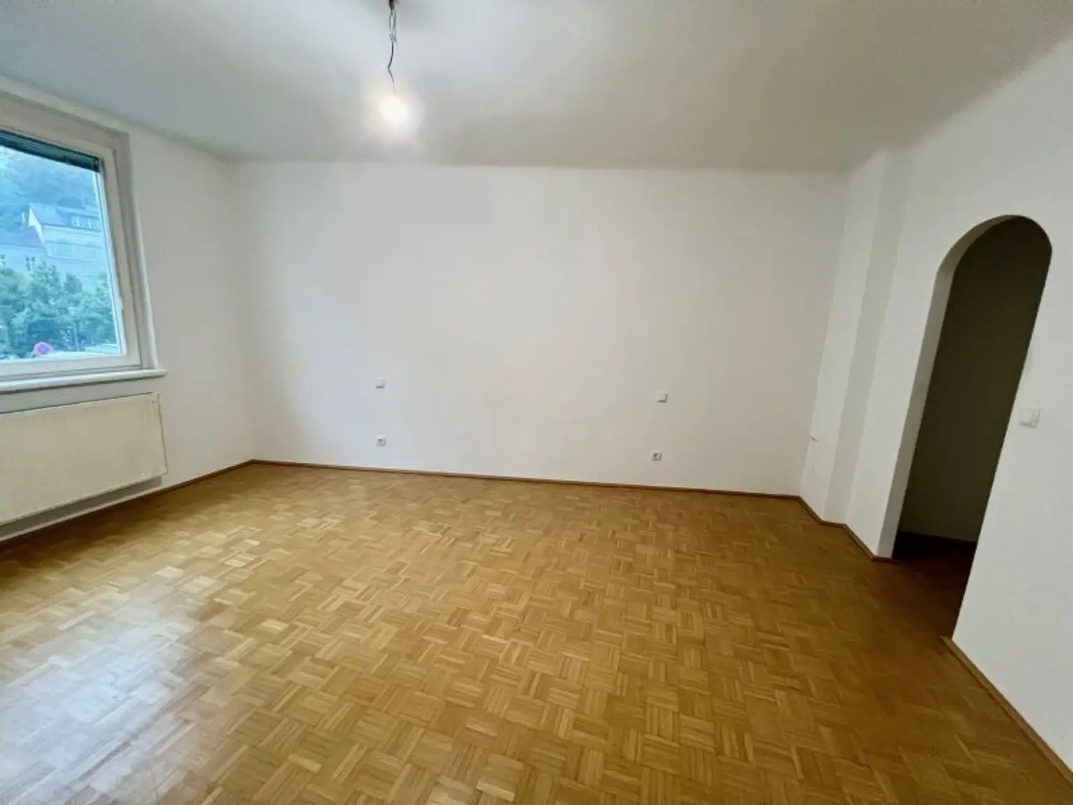 Toplage Hietzing: Teilsanierte 70 m2 Mietwohnung mit Loggia – unbefristet & sofort beziehbar!