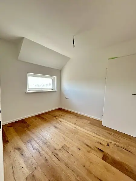 Traumhafte Erstbezug-Wohnung mit Balkon in Mannswörth