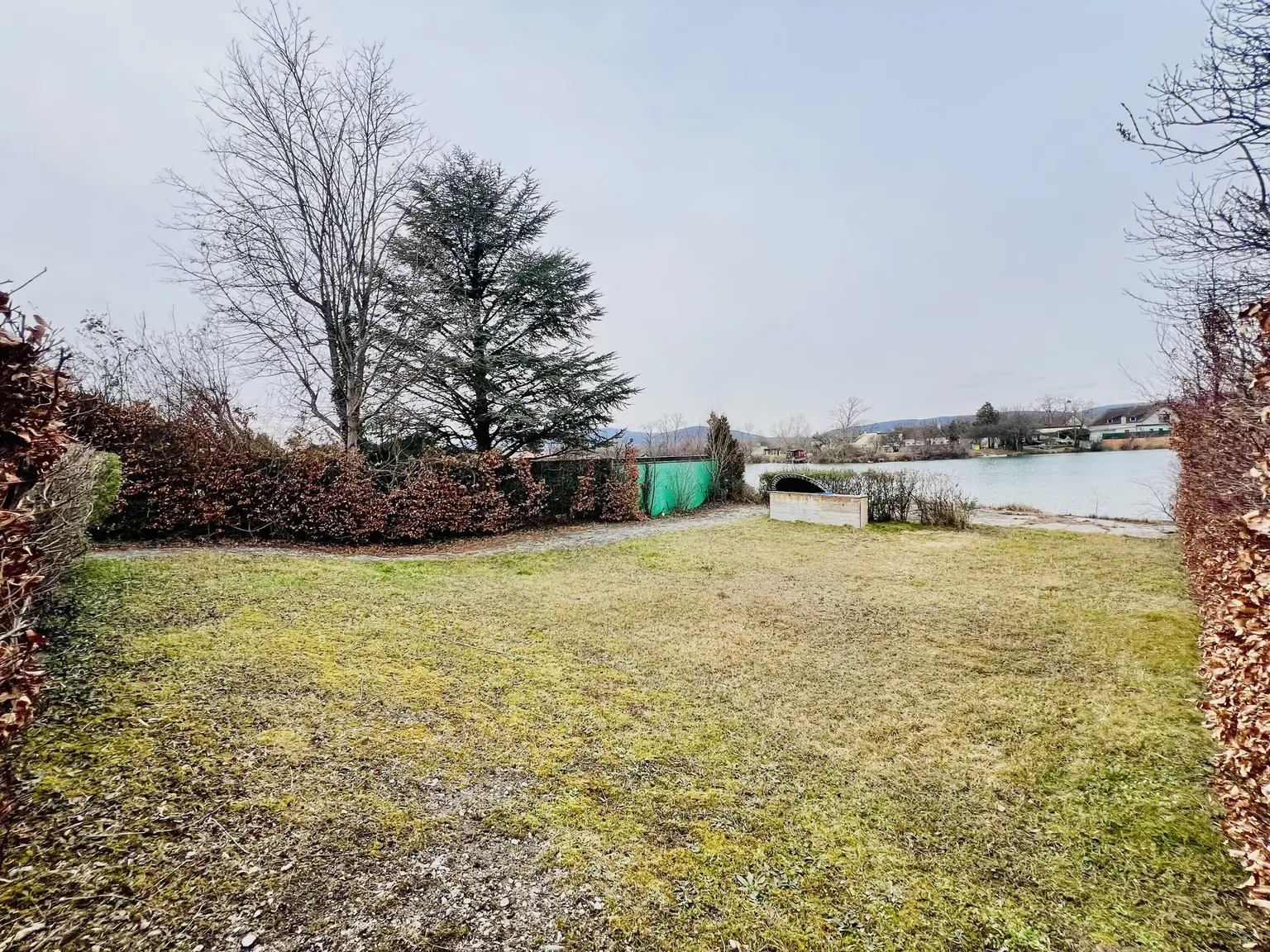 Top Seegrundstück in 2500 Baden