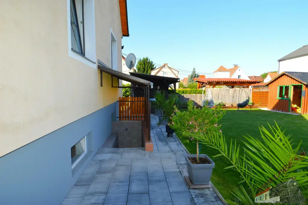 Einfamilienhaus in ruhiger Siedlungslage mit schönem Garten und Solaranlage