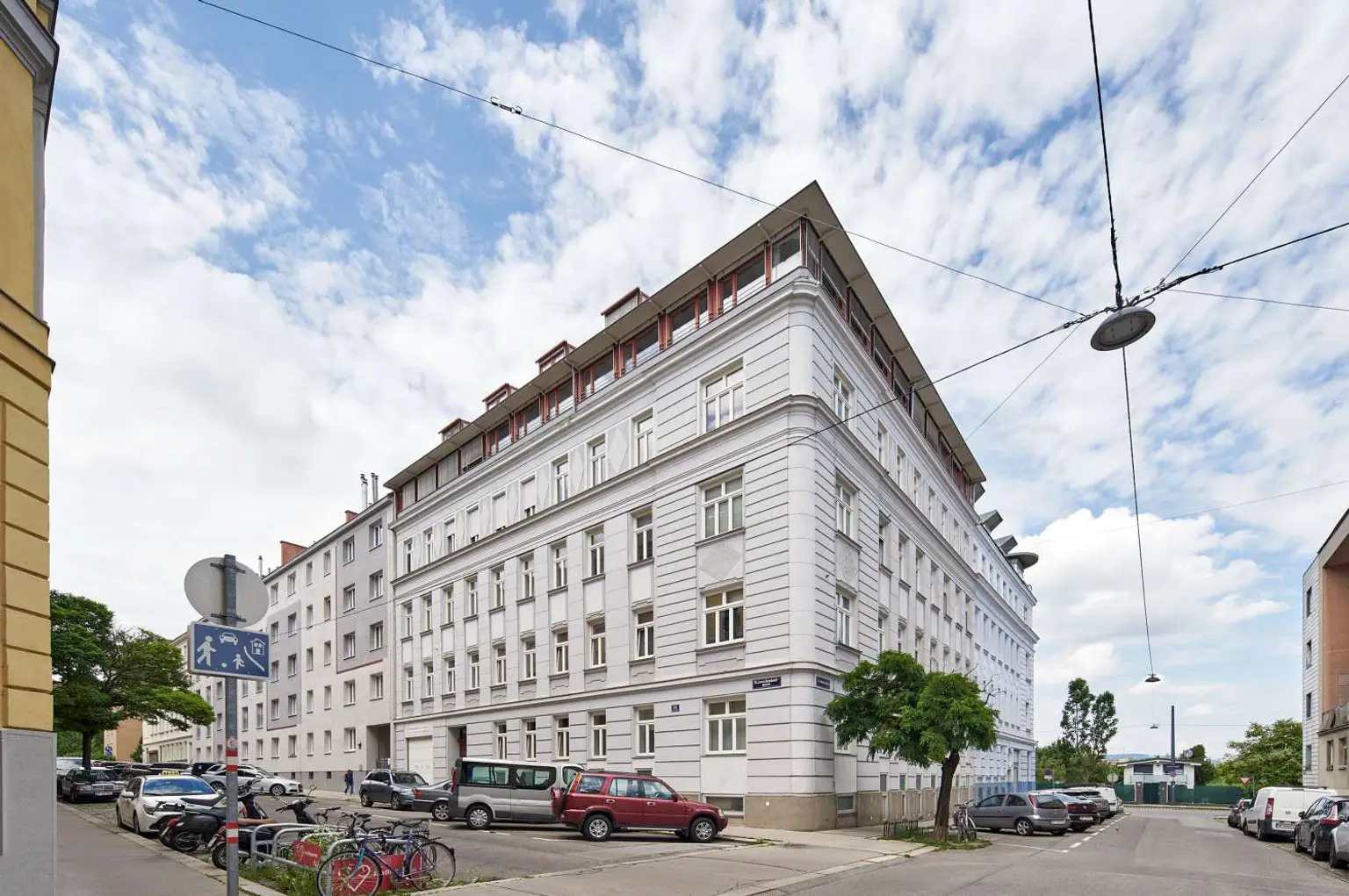 Investment in den Wiener Altbau I unbefristet vermietete Balkonwohnung