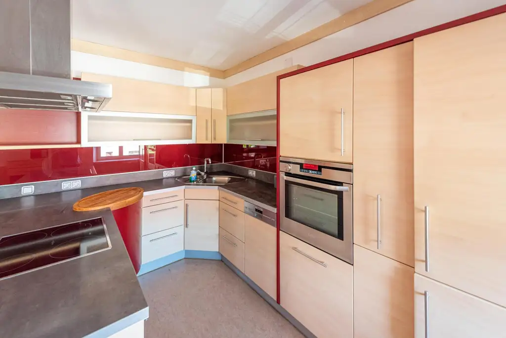 Zwei besondere Wohnungen in historischem Gebäude - 178 m² und 49 m² im Zentrum von Scharnstein mit schönem Ausblick und Garage!